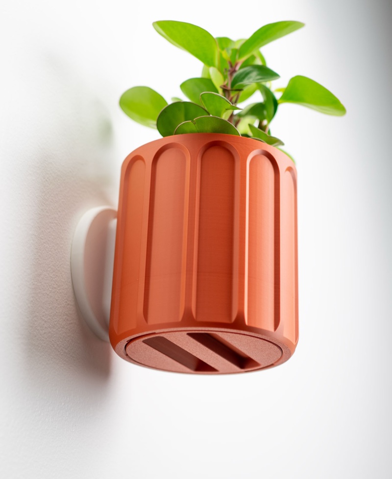 The LG01 wall planter